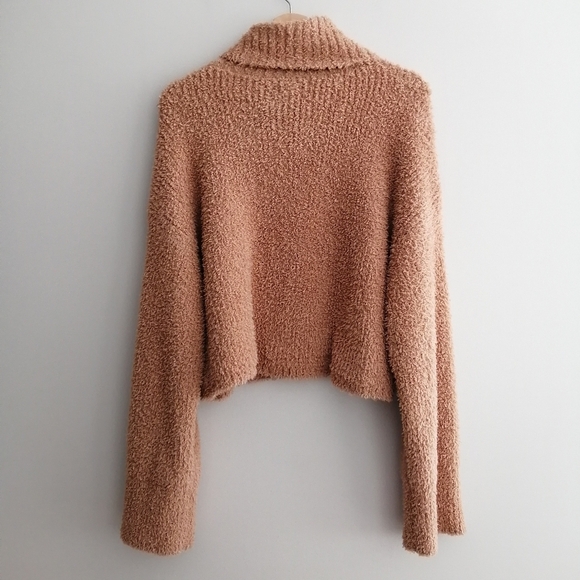 Aerie Marshmallow Turtleneck Cropped Sweater Bell Sleeves Fuzzy Tan XL - Picture 8 of 15